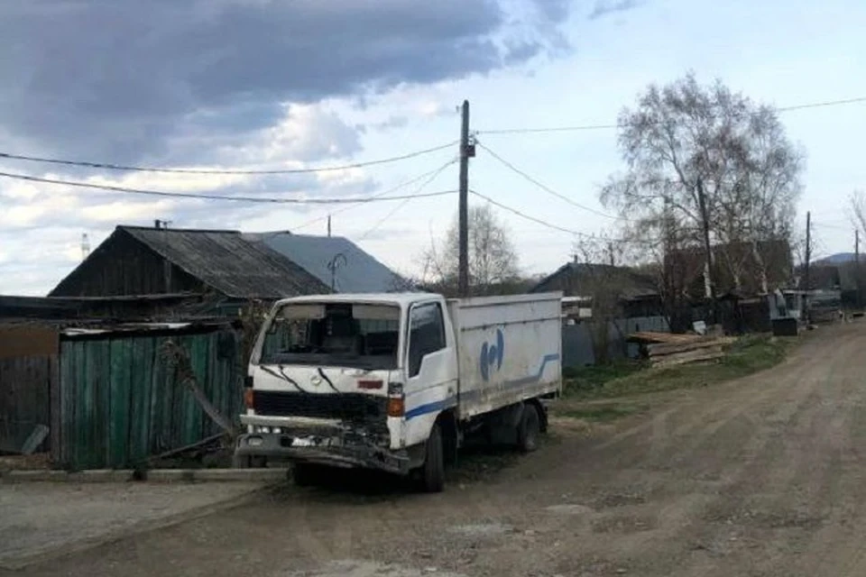 Полиция ищет сбежавшего водителя, бросившего пострадавшего мальчика на дороге Фото: ОГИБДД по Комсомольску