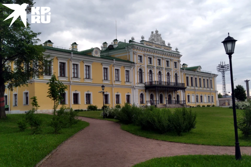 Культурная жизнь в Твери не затихает. К примеру, в Императорском дворце открыта интересная выставка мастеров русской живописи прошлого века.