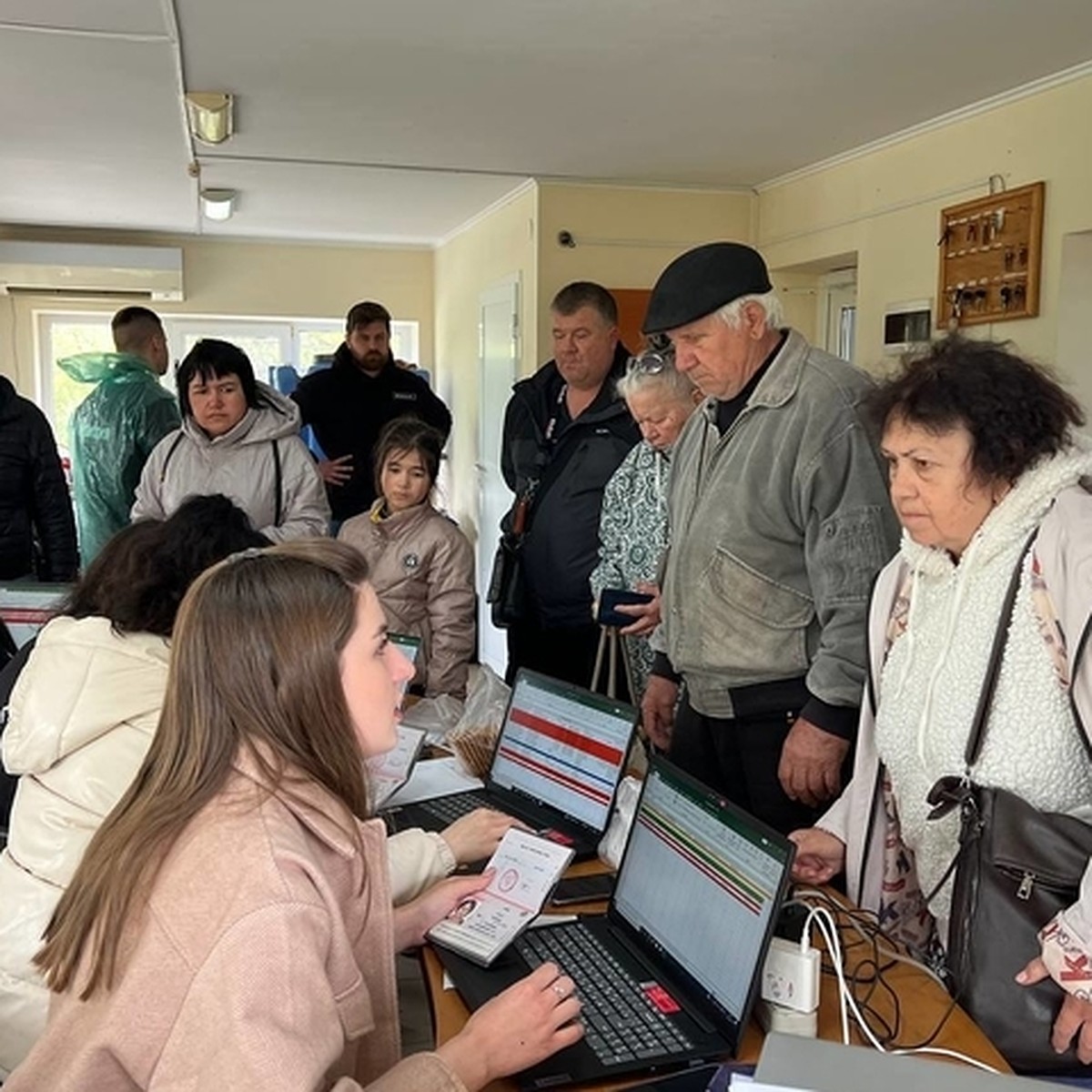 Выехали туда, где спокойно: Более 12 тысяч жителей Запорожской области  эвакуировали в безопасные места - KP.RU