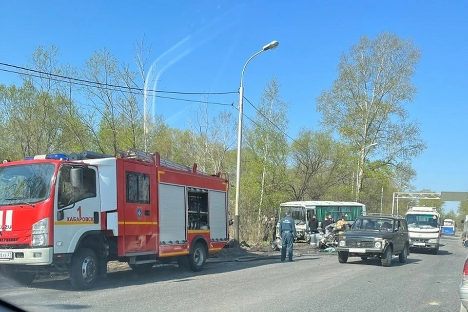 Автомобиль разбился, выехав на встречную полосу, в Хабаровске