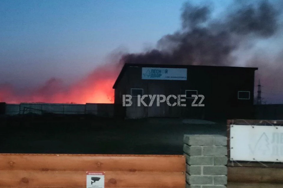 Пожары в полях под Барнаулом. Скриншот сообщения в паблике vk.com/vkurse22barnaul
