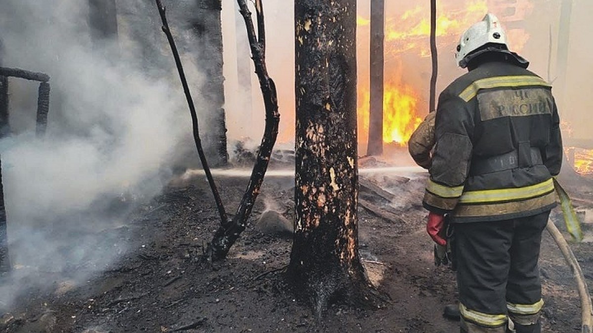 В Екатеринбурге загорелся загородный клуб «Пески» - KP.RU