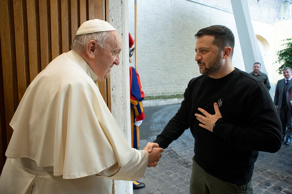 Президент Украины Володымыр Зеленский оказал честь Ватикану, приехав на встречу с папой Римским.