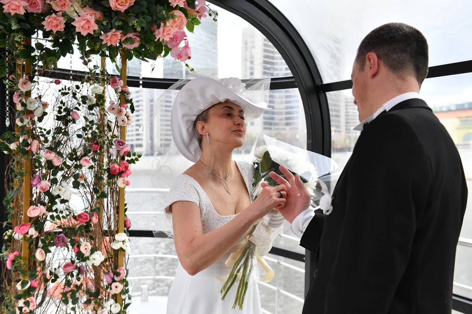 В Томской области в апреле поженились более 400 пар.