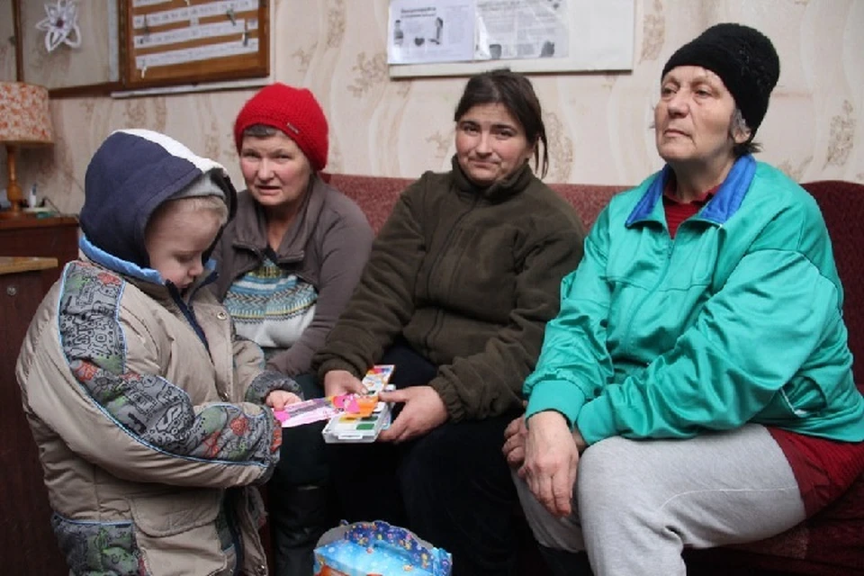 Свыше 400 беженцев из Артемовска, Соледара и их окрестностей уже подали заявления на получение социальных выплат и пенсий в ДНР. Фото: ТГ/Толстыкина