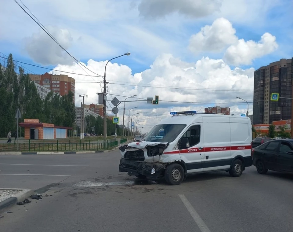 Автомобиль скорой немало пострадал