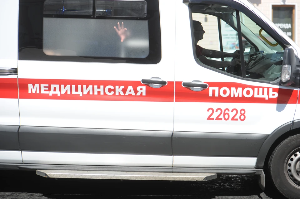Попавший под «Камаз» водитель легковушки погиб на КАД Петербурга.