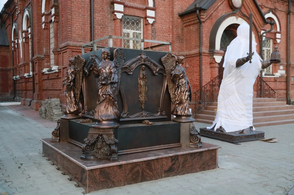 Памятник отлит на ростовском литейном заводе «Братья Костевы»