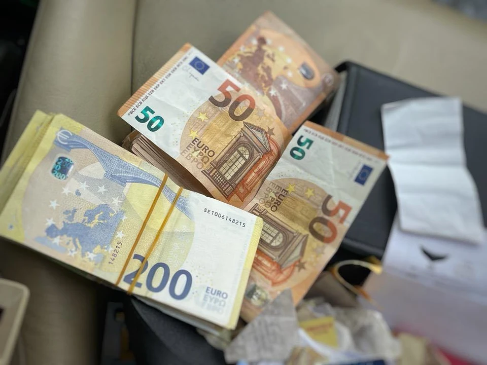 У гражданина Румынии изъяли более 40 тысяч евро (Таможенная служба).