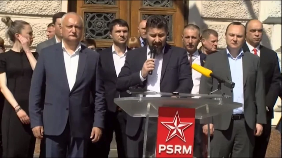 Партия социалистов провела брифинг у здания Примэрии Кишинева. Фото: скриншот видео