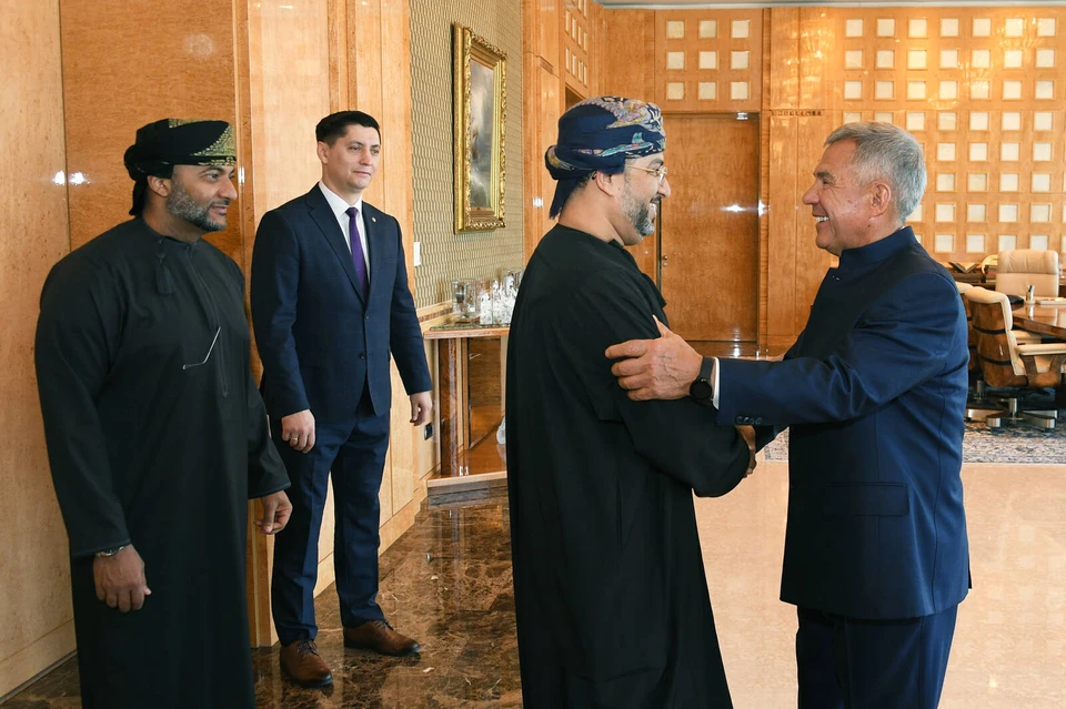 Минниханов поблагодарил делегатов из Омана за визит в Татарстан и за внимание к работе KazanForum 2023. Фото: пресс-служба раиса РТ
