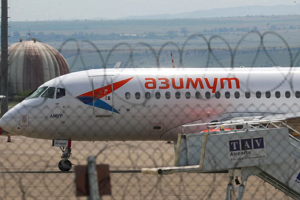 Агентство гражданской авиации Грузии выдало разрешение российской авиакомпании Red Wings на прямые рейсы в Тбилиси и Кутаиси. В этот же день, 19 мая, самолет российской авиакомпании «Азимут», выполнявший рейс из Москвы, приземлился в международном аэропорту Тбилиси.