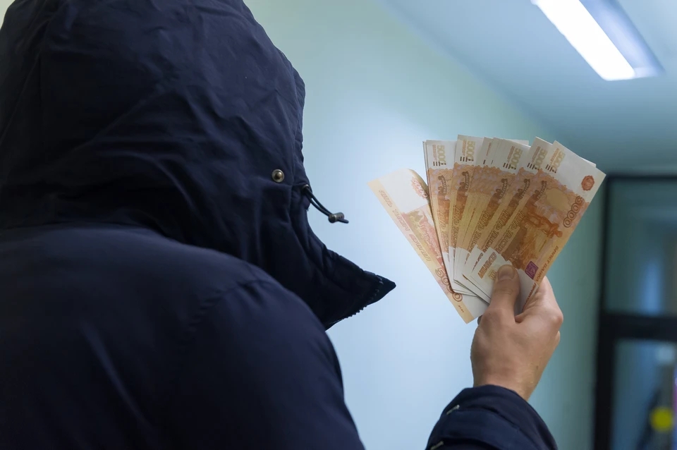 Подозреваемого в ограблении пенсионерки на 100 тысяч рублей задержала полиция.