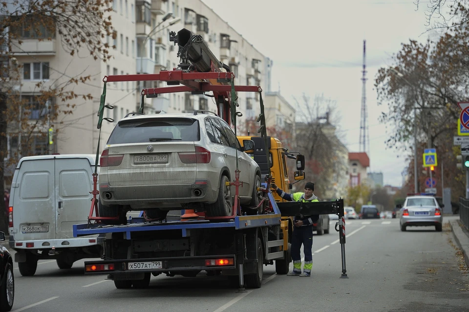 В Таганроге, в переулке Клубном, в выходные было эвакуировано четыре автомобиля