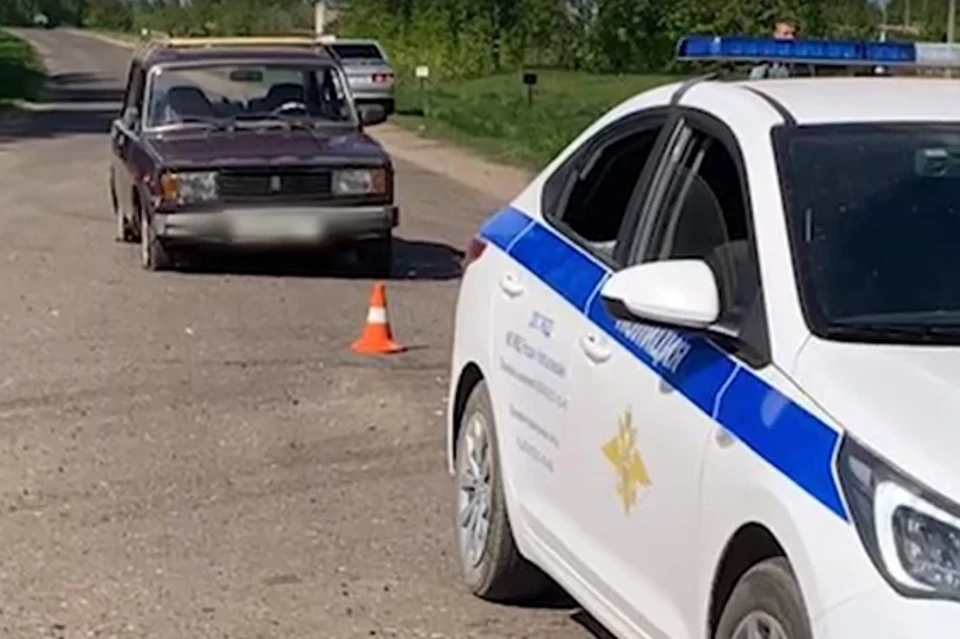 Полицейским пришлось стрелять по колесам ВАЗа, чтобы остановить пьяного водителя под Липецком