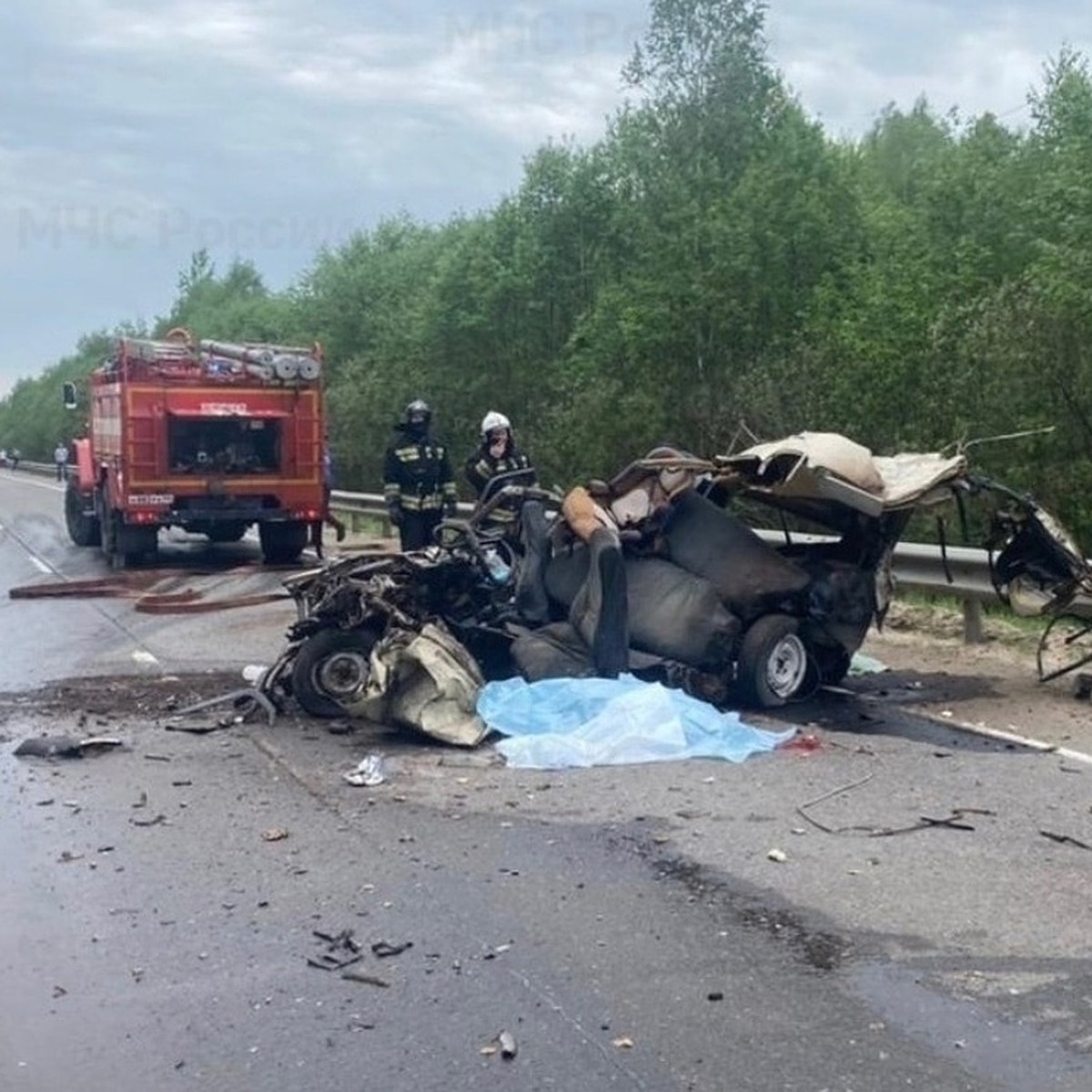 Машина всмятку, водитель погиб: жуткое ДТП произошло 23 мая под  Волгореченском - KP.RU