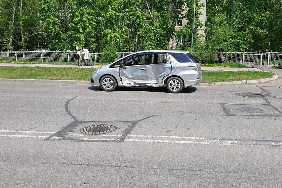 Пожилую женщину достали из перевернувшегося автомобиля Фото: ОГИБДД по Комсомольску