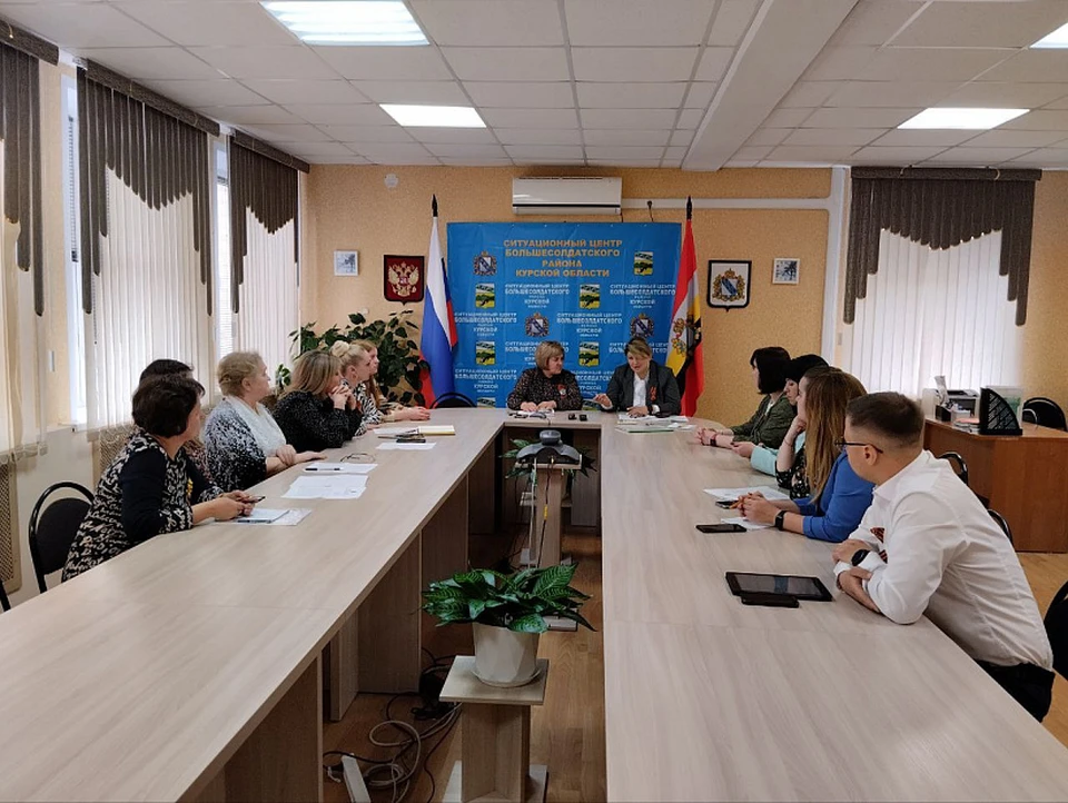 Участники делились опытом работы наставников с трудными подростками. Фото пресс-службы губернатора и правительства Курской области.