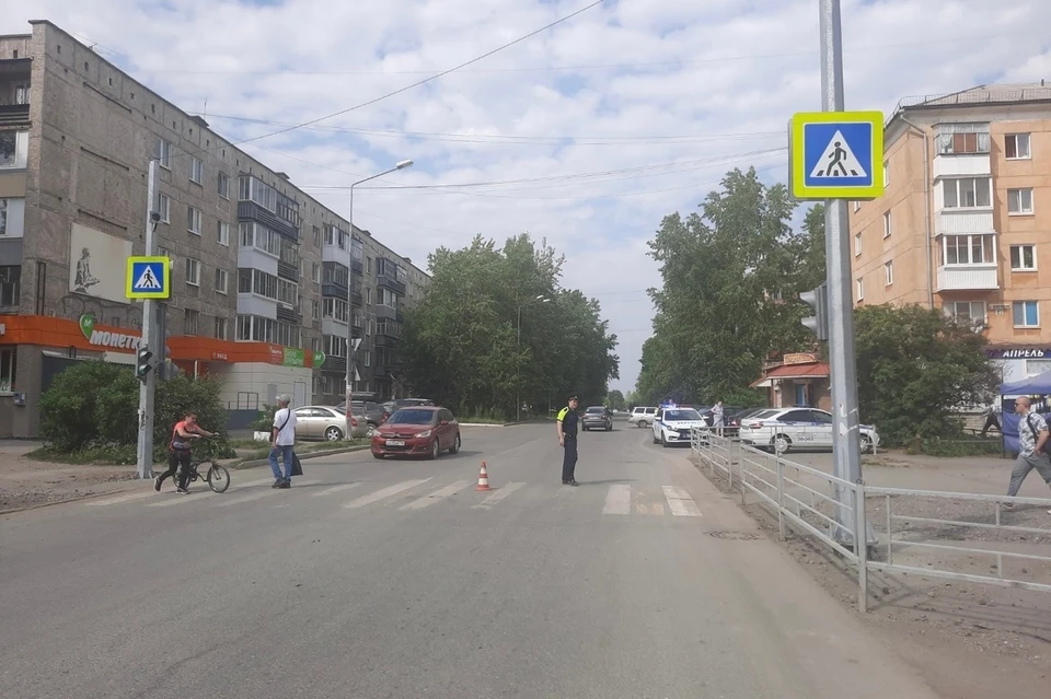 Девочку отвезли в больницу. Фото: Отдел пропаганды ГИБДД по Нижнему Тагилу