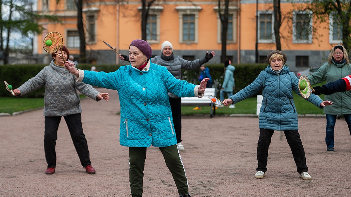 «Расслабленно и пофигово»: Зачем люди в возрасте увлекаются плейстиком -  KP.RU