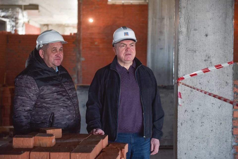 Мэр города Наиль Магдеев побывал на стройке образовательного учреждения. Фото из его ТГ-канала