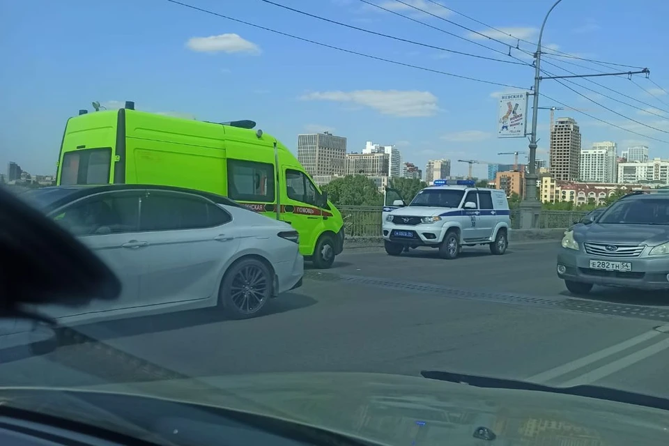 За 15 минут к мосту прибыли спасатели, скорая и полиция. Фото: предоставлено героиней публикации.