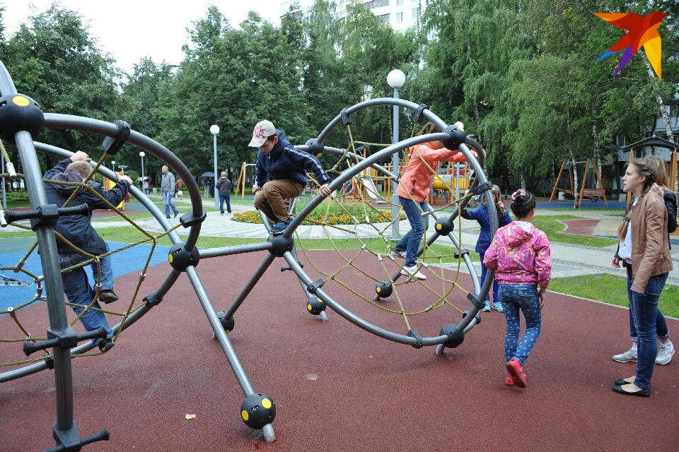 В городе проходят праздничные мероприятия на разных площадках.