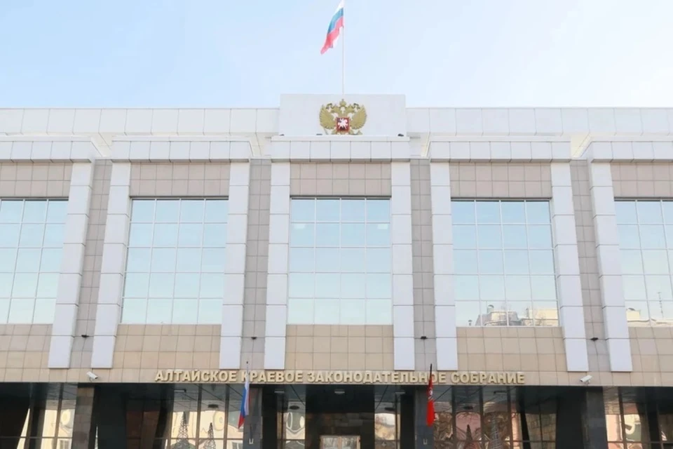 С отчетом в АКЗС выступил министр финансов Данил Ситников