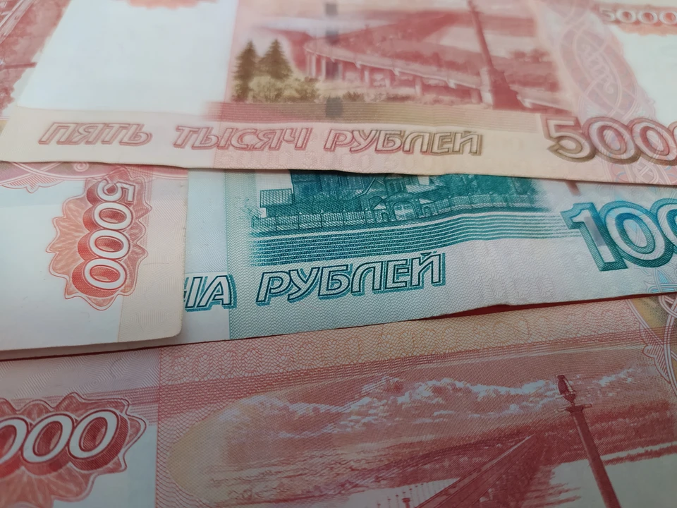 Экономист Разуваев посоветовал держать средства в рублевых вкладах