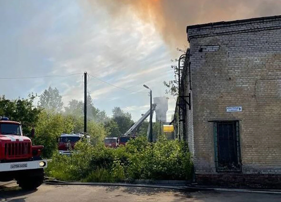 Цех по переработке пластика горит в Нижнем Новгороде.