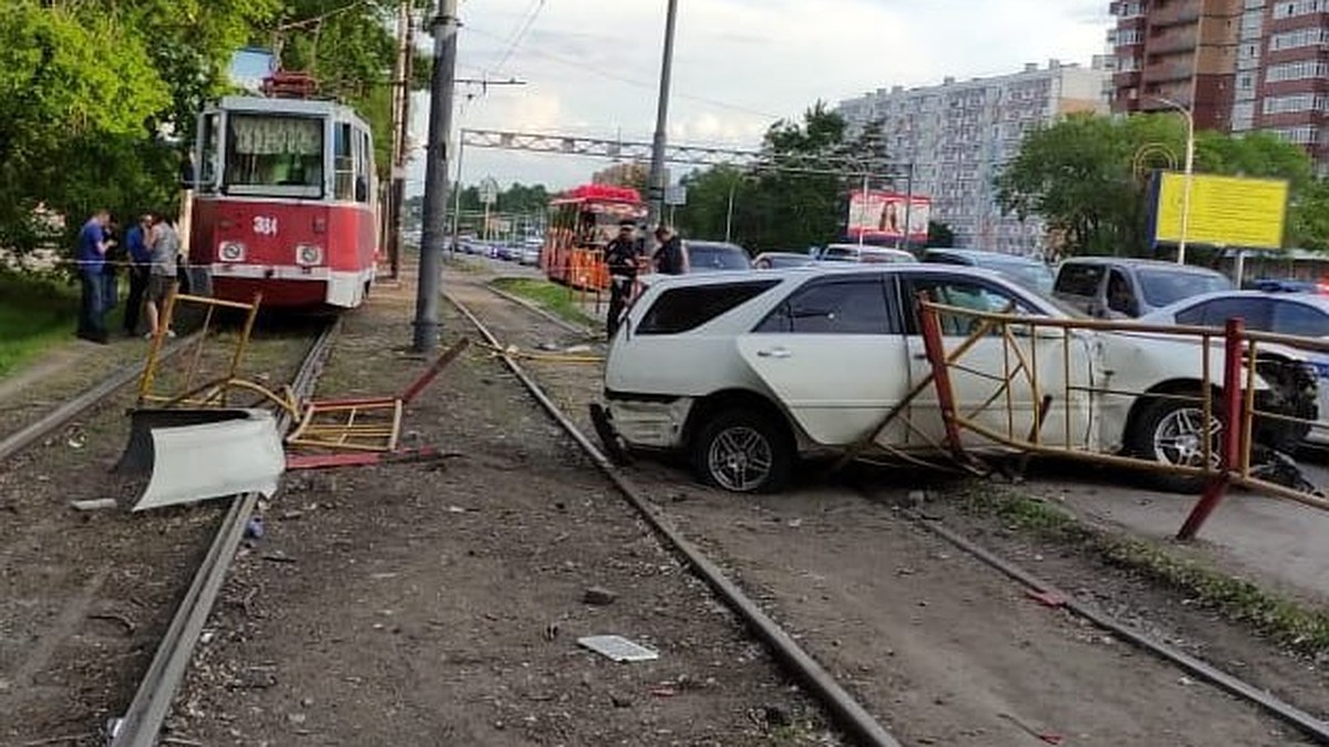 Пьяный гнал по оживленной дороге: в ГИБДД Хабаровска раскрыли подробности  смертельного ДТП на «Спутнике» - KP.RU