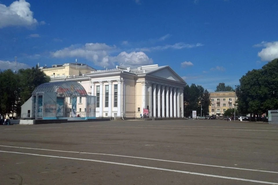 Выставка откроется на Театральной площади. Фото: Антон МАМАЕВ