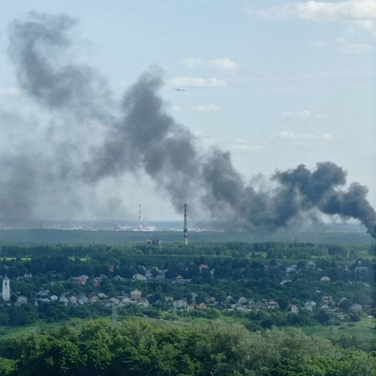 Черный дым валил столбом: Пожар в районе «Меги» напугал нижегородцев - KP.RU