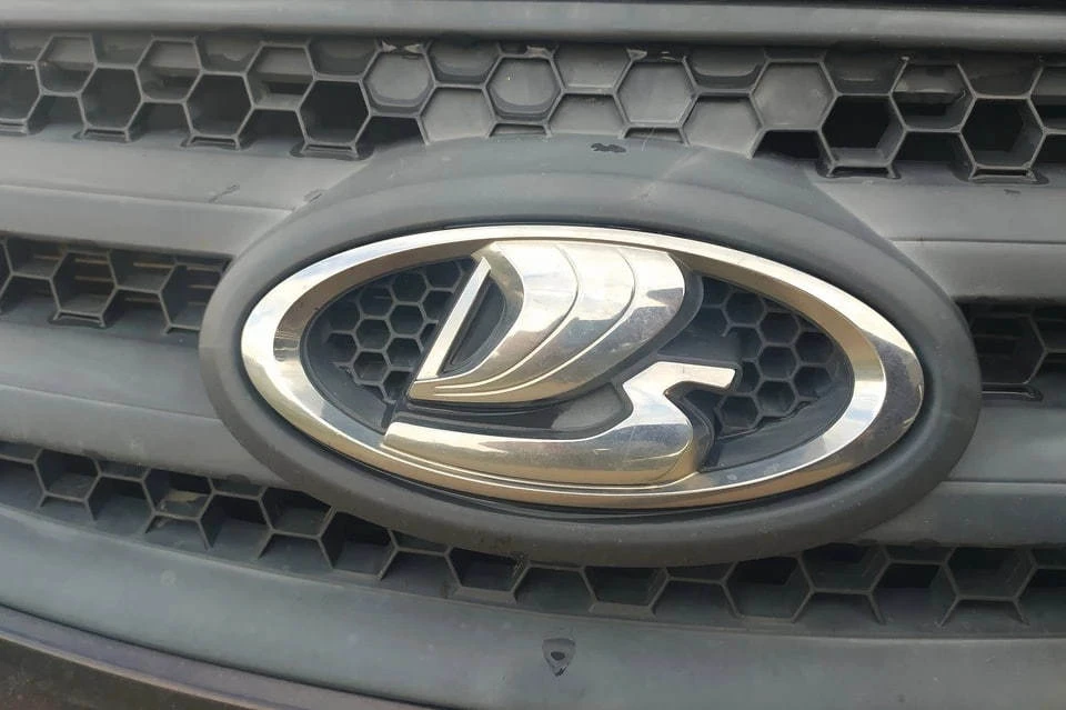 «АвтоВАЗ» начал проверку трех дилеров из-за повышения цен на Lada Vesta