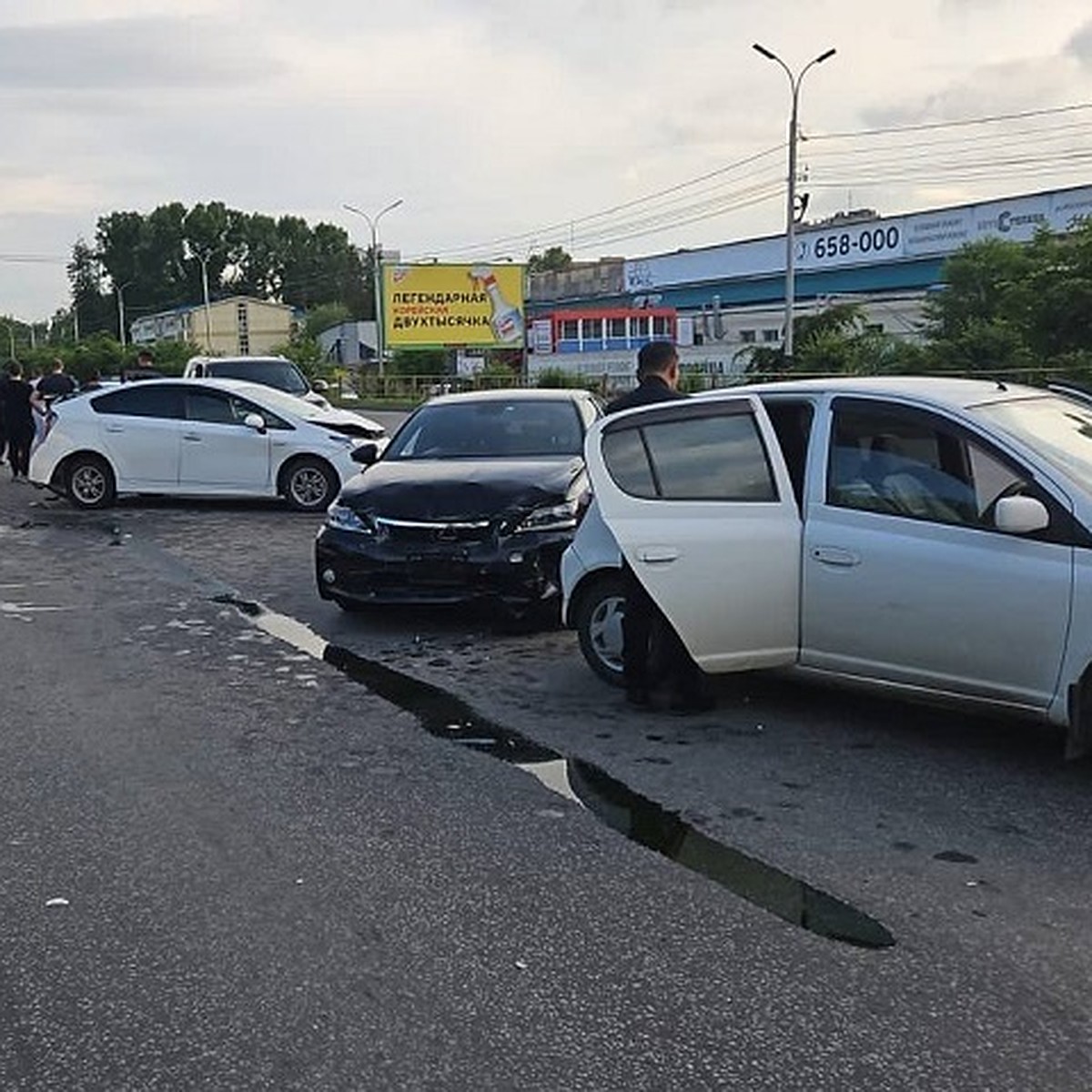 Пьяный водитель на Mazda разбил четыре машины в Хабаровске - KP.RU