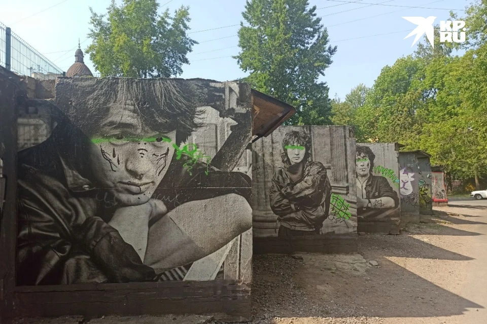 Вандалы испортили граффити у сквера Виктора Цоя.