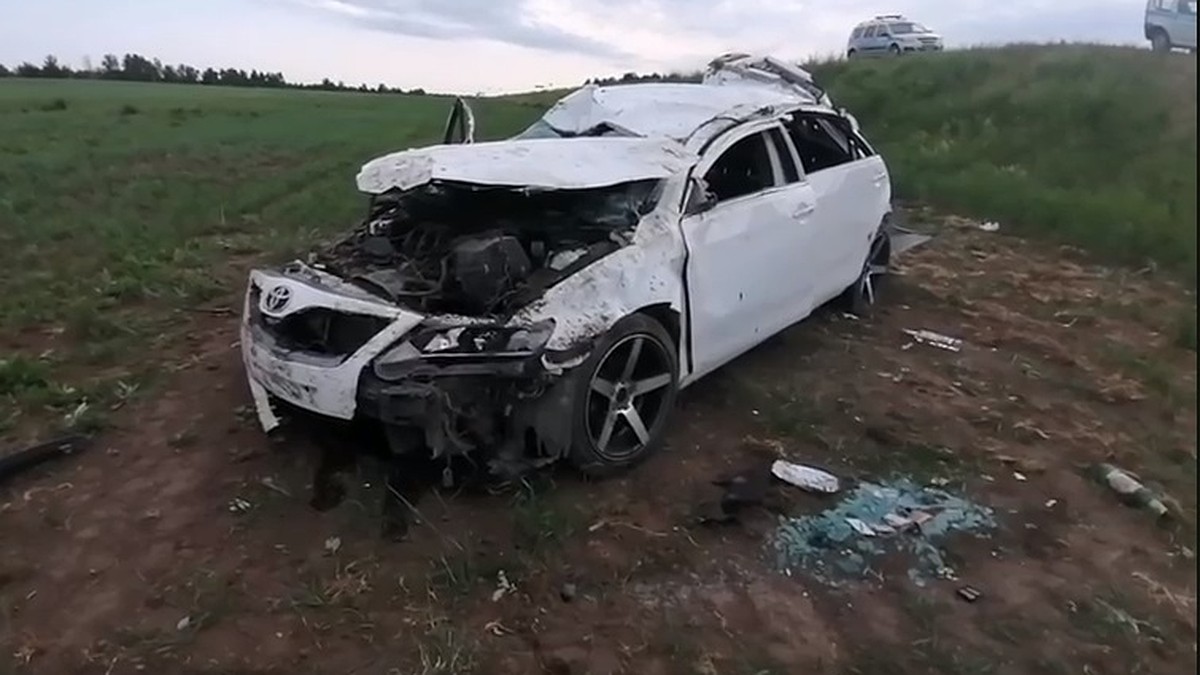 Пьяный водитель «Тойоты Камри» насмерть угробил пассажира на дороге  Аромашево - Вагай - KP.RU