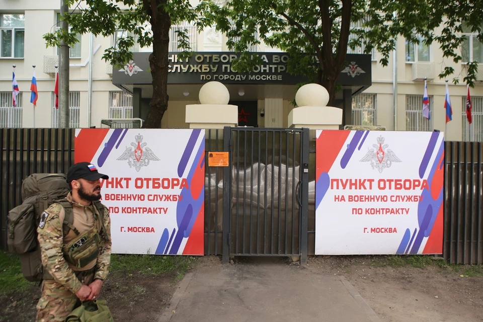 Будущие контрактники рассказали о своем решении записаться на военную службу. Фото: Ярослав ЧИНГАЕВ.