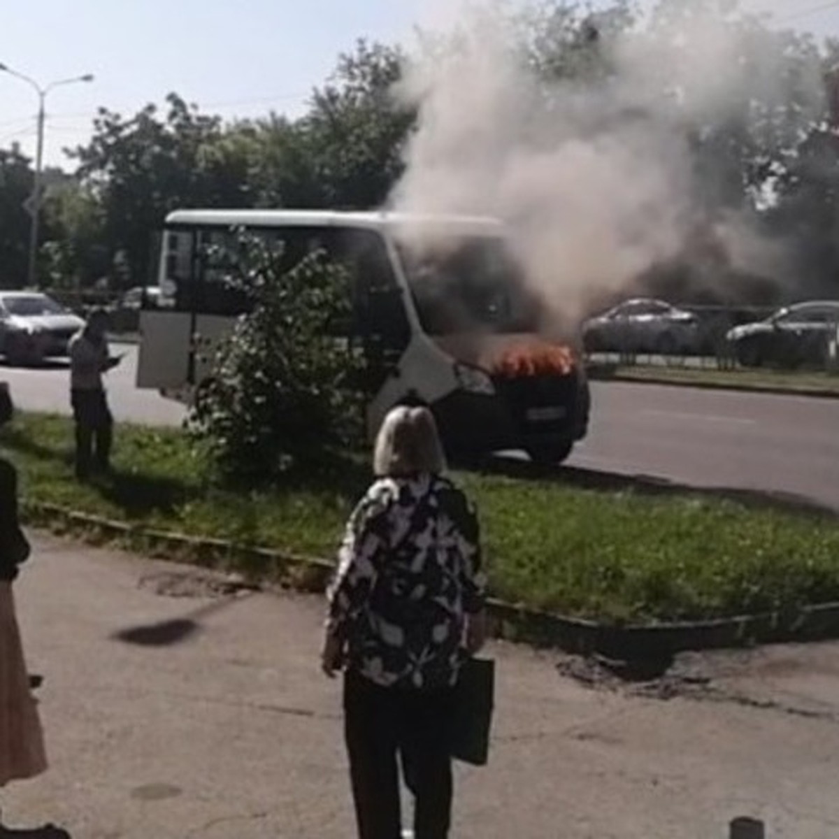 В Ставрополе загорелась маршрутка с пассажирами 21 июня 2023 - причина,  видео, последствия - KP.RU