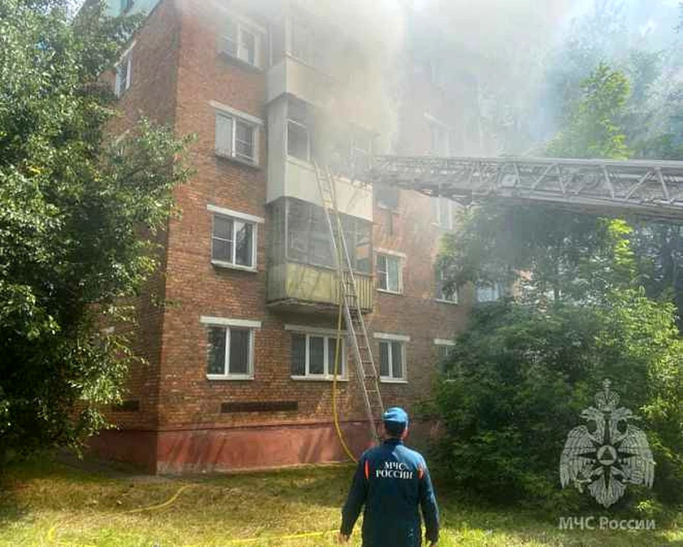 Из горящей пятиэтажки на Малых Гончарах в Туле были эвакуированы 10 человек