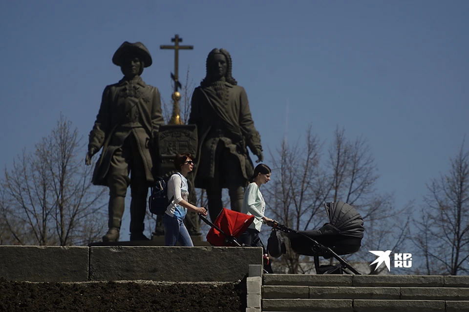 В центре Екатеринбурга стоит памятник отцам-основателям города Василию Никитичу Татищеву и Георгу Вильгельму де Геннину