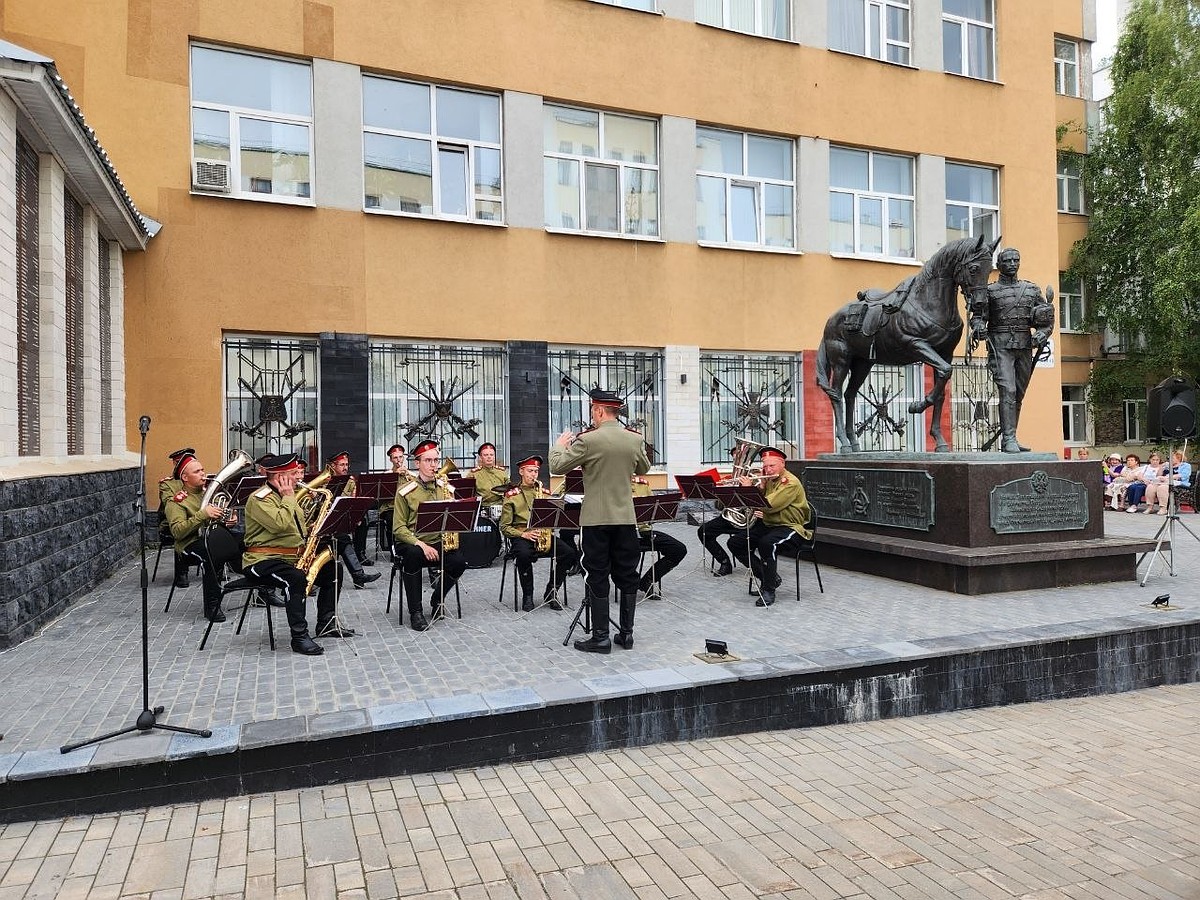 Концерт духовой музыки пройдет у памятника Александрийским гусарам в Самаре  24 июня - KP.RU