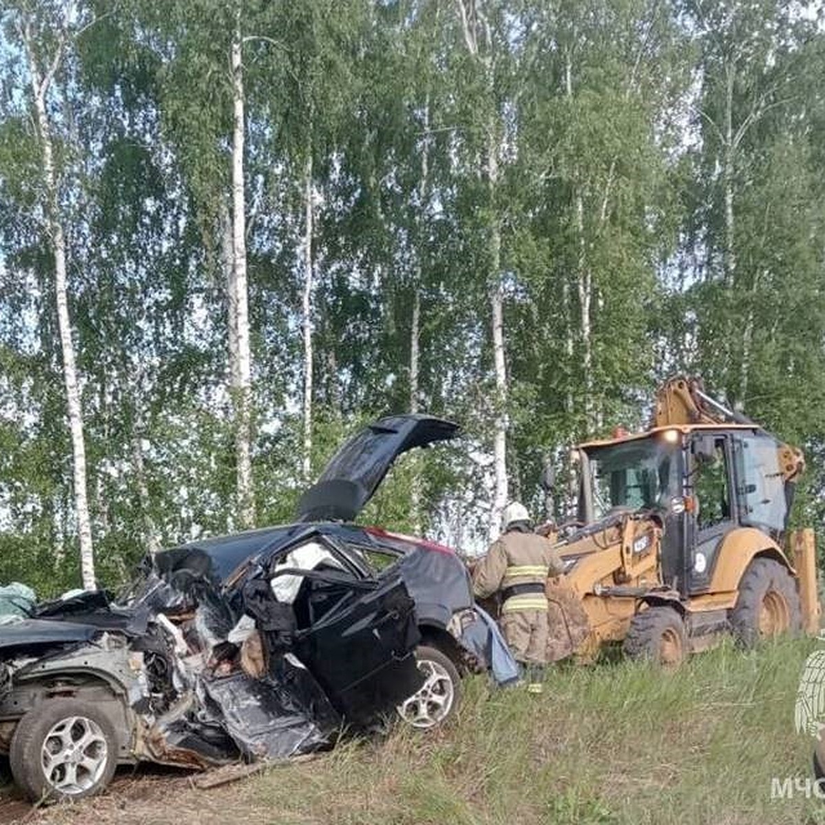 Автомобиль влетел в столб: в Оренбуржье случилось страшное ДТП с погибшими  и пострадавшими - KP.RU