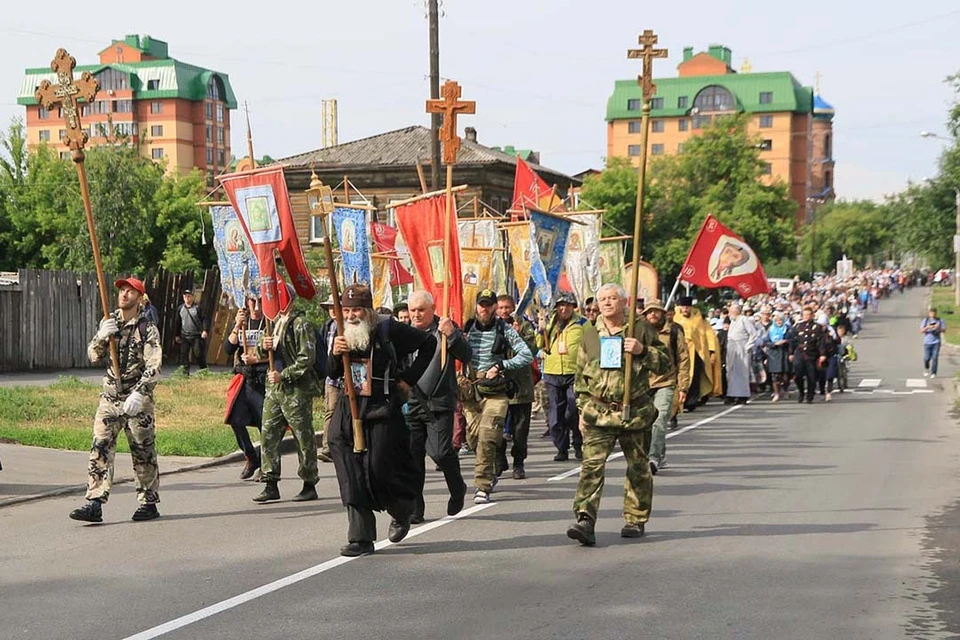 Около тысячи православных путников отправились с молитвой к самой главной святыне Алтайского края – Коробейниковской Казанской иконе Божией Матери