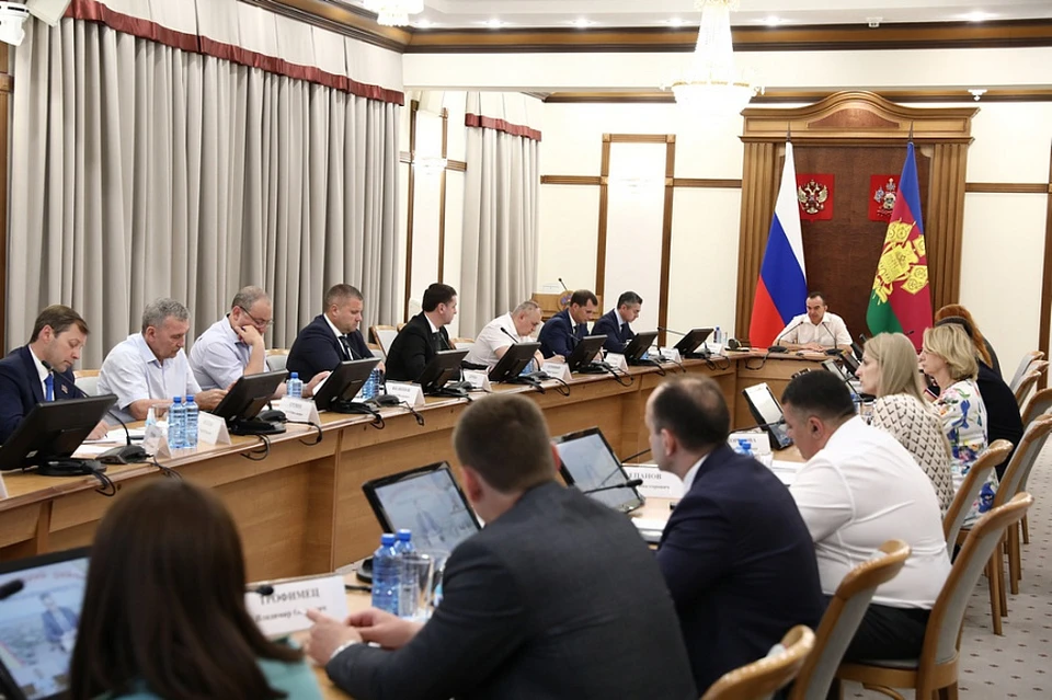 В Краснодаре обсудили борьбу с контрафактным алкоголем. Фото: пресс-службы администрации Краснодара.