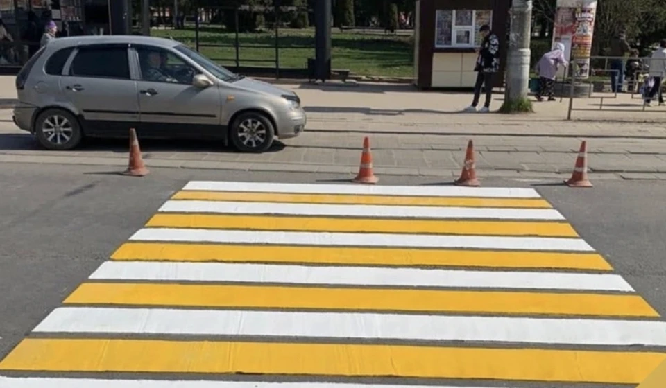 В Смоленске наносят разметку на дорогах. Фото: департамент Смоленской области по транспорту и дорожному хозяйству.
