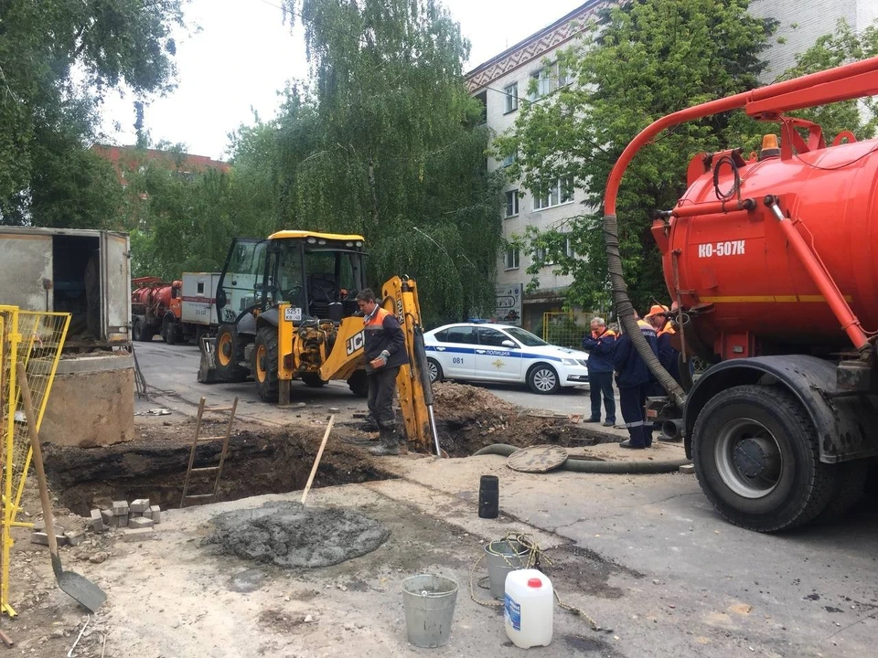 Рабочие обещают восстановить подачу воды ближе к концу дня.