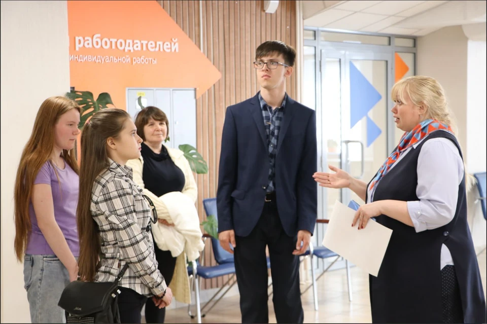 Предприятиям Кузбасса стала выгодно брать молодежь.