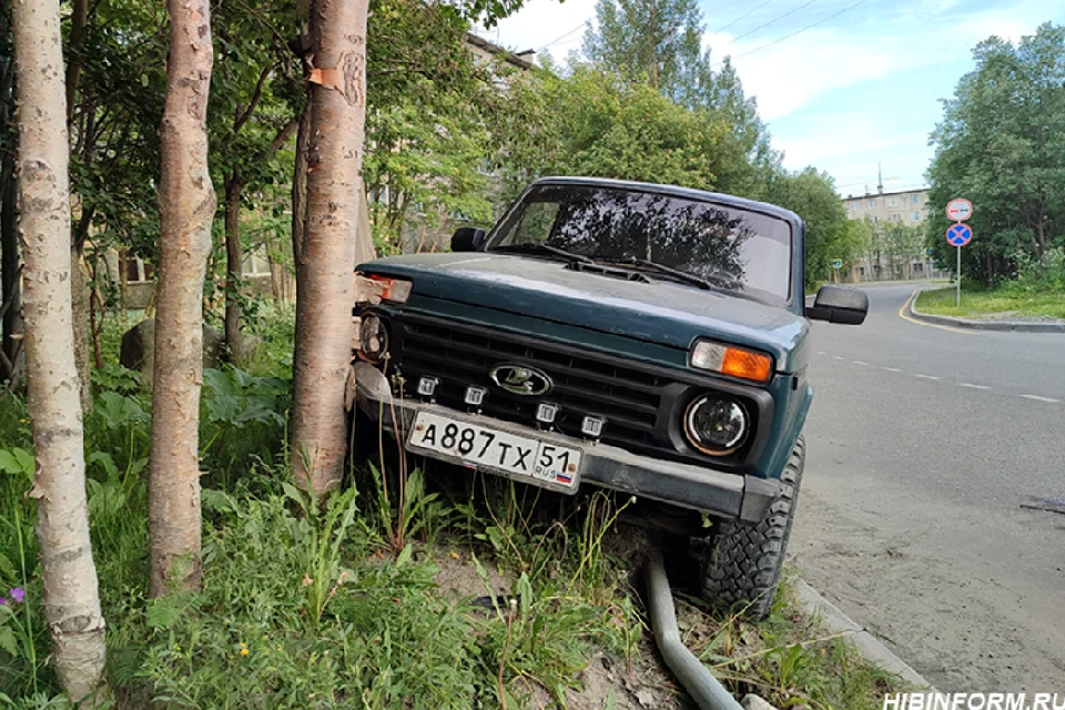 Бригада скорой помощи доставила мужчину в больницу. Фото: hibinform.ru/