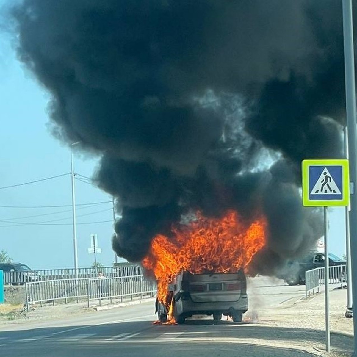 В Якутске автомобиль взорвался возле заправки - KP.RU